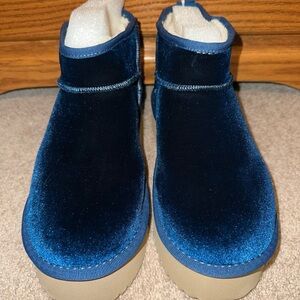 Stylish Blue Velvet Ankle Boots